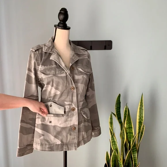 ❗️Sold❗️Abercrombie & Fitch • Camo Field Utility Jacket • Women’s Outerwear - Picture 3 of 12